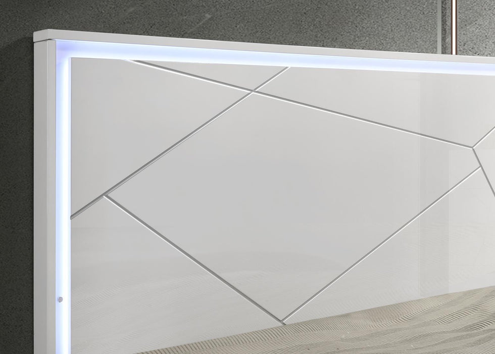 B121 - Line Chest - White / Gray