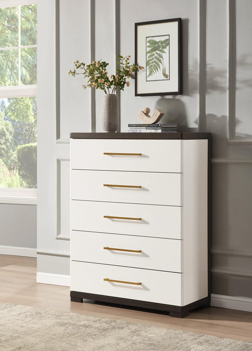 B126 - Chest - White
