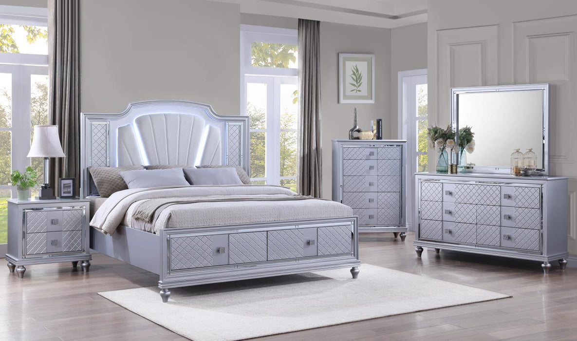 B048 - Dresser - Shimmer Silver