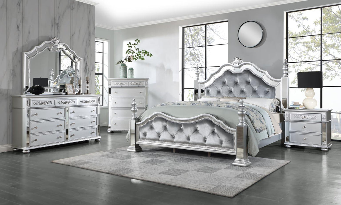B052 - Dresser - Shimmer Silver