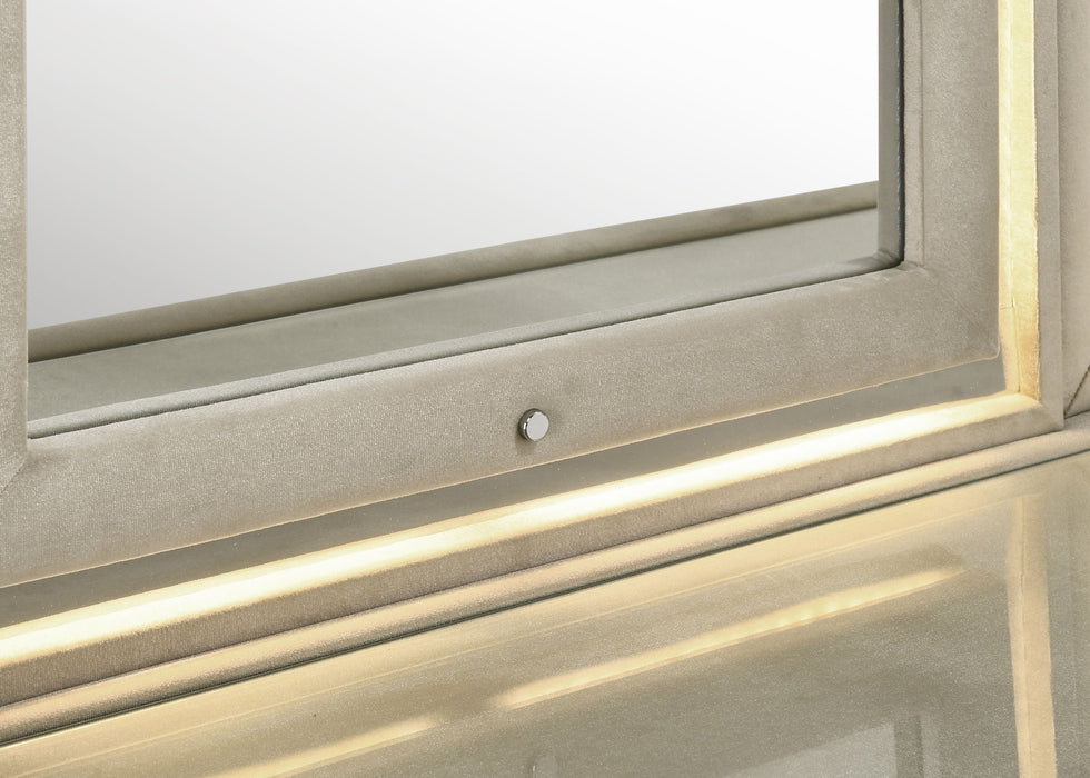 Lorient 4-piece Queen Bedroom Set Ivory and Camel