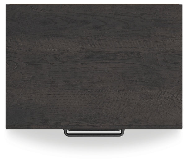 Hollivern King Panel Bed with Mirrored Dresser, Chest and Nightstand