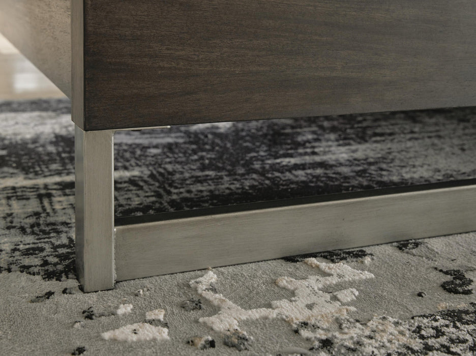 Arkenton King Panel Bed with Mirrored Dresser